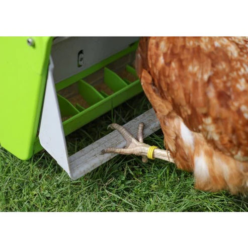 Kerbl SmartCoop Hühnerfutterautomat mit Schutzklappe für 7,5 kg