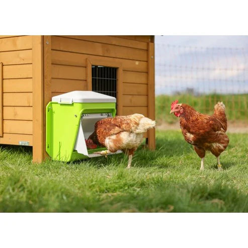 Kerbl SmartCoop Hühnerfutterautomat mit Schutzklappe für 7,5 kg